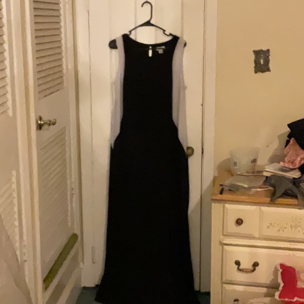 Elegant Black Sleeveless Dress